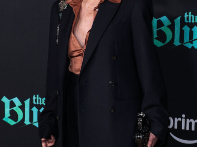 Šeron je dodatno naglasila crte lica nežnoružičastim rumenilom i jarkocrvenim karminom