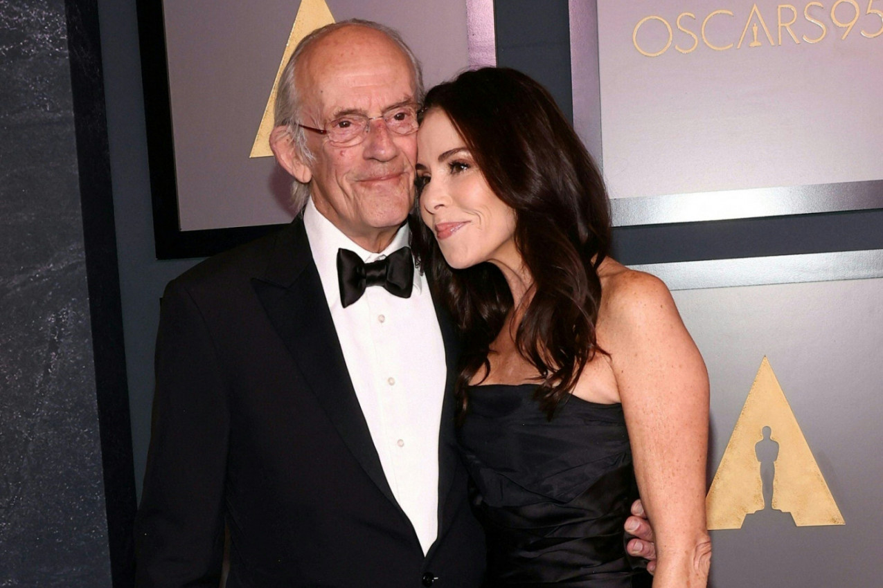 Omiljeni glumac (87) ima 32 godine mlađu ŽENU koja je KOPIJA NJEGOVE BIVŠE: One su nerazdvojne (GALERIJA)