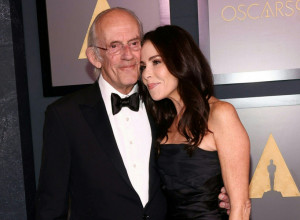 Omiljeni glumac (87) ima 32 godine mlađu ŽENU koja je KOPIJA NJEGOVE BIVŠE: One su nerazdvojne (GALERIJA)