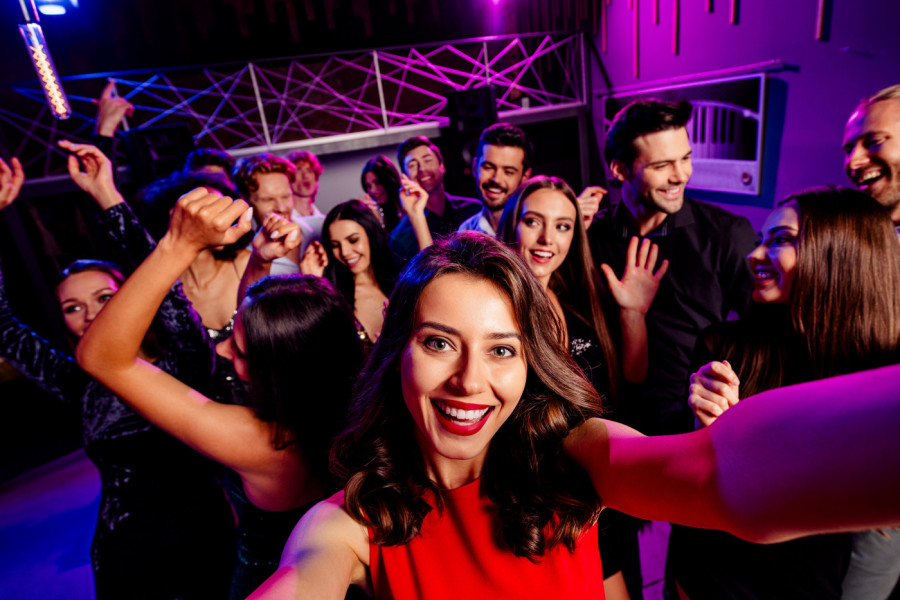 Otišla sam na ŽURKU ZA ODRASLE: Evo šta se stvarno dešava kada se vrata zatvore - ovo je MOJE ISKUSTVO