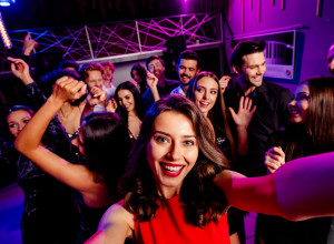 Otišla sam na ŽURKU ZA ODRASLE: Evo šta se stvarno dešava kada se vrata zatvore - ovo je MOJE ISKUSTVO