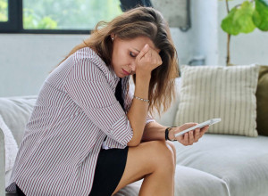 HORMONI retko "podivljaju" preko noći: 5 ranih ZNAKOVA hormonskog disbalansa  koje žene često ignorišu