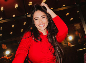 Glumica Milica Burazer spremna za PZE: Pesma intrigantnog naziva nosi MOĆNU poruku, a sestra ANA IVANOVIĆ joj je velika podrška (VIDEO)