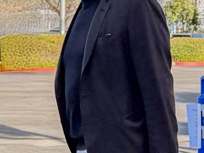 Bili trenutno nema partnerku 