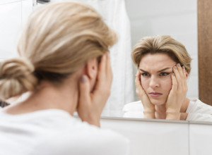 Dermatolog otkriva: Ovo je PRVI ZNAK STARENJA na licu, ali postoji REŠENJE