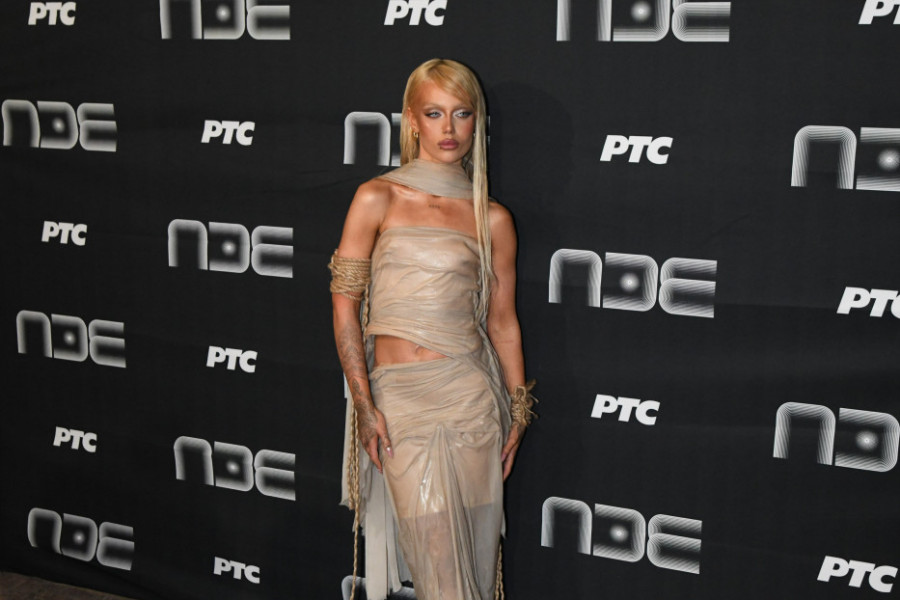 LORES progovorila o estetskim operacijama pred nastup na PZE: Pojavila se BOSA i u OKOVIMA, dok joj je haljina premazana silikonom