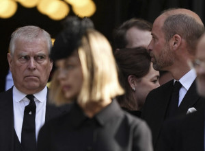 Princ Endru doživeo javno PONIŽENJE kakvo ne viđamo ni u sapunicama: Evo šta mu je priredio brat KRALJ ČARLS