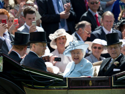 Podsetimo, Endru je prošle nedelje uhapšen pod sumnjom za nedolično ponašanje u javnoj službi