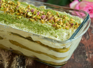 Tiramisu sa malinama i pistaćima: Ovako se pravi NAJKREMASTIJA POSLASTICA, bolji recept ne postoji