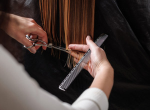 Da li češće ŠIŠANJE zaista UBRZAVA RAST KOSE? Frizeri godinama ćute, a evo šta je prava istina