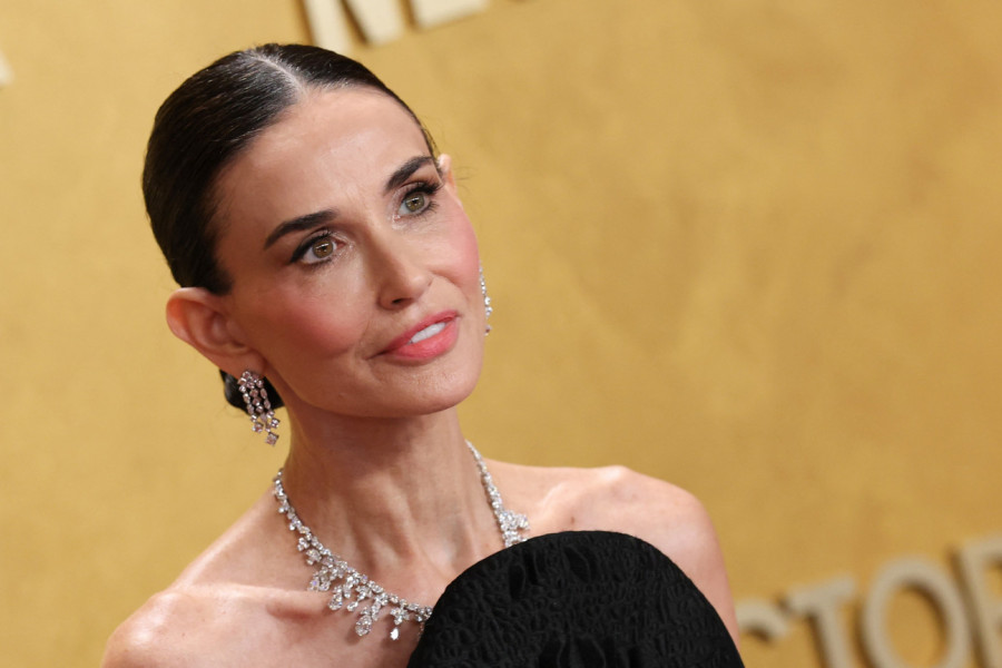 DEMI MUR osvojila crveni tepih: Smela HALJINA sa spektakularnim detaljem i 95 karata DIJAMANATA ukrali šou na SAG nagradama