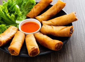 Hrskave PROLEĆNE ROLNICE koje nestaju sa stola za 5 minuta: Recept za zalogaje koji donose sreću