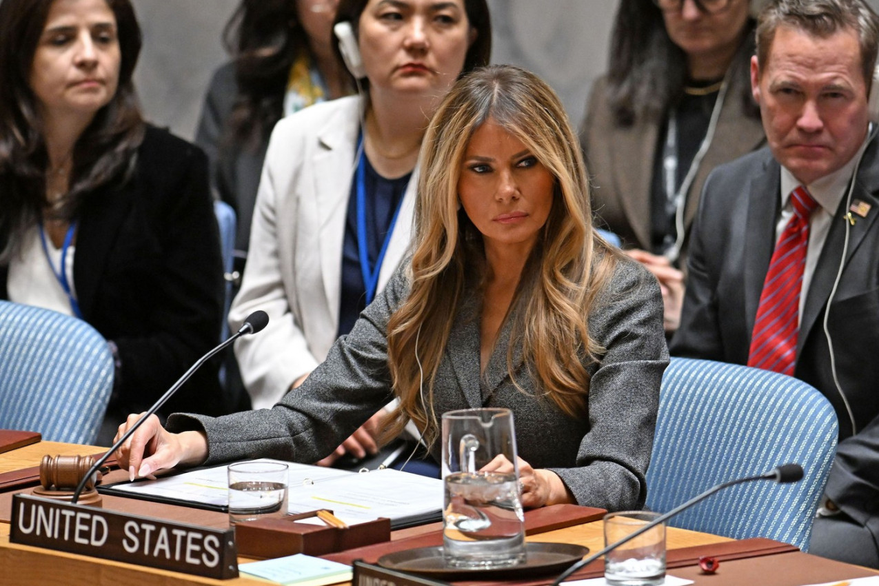 STROGO odelo za moćan nastup: MELANIJA TRAMP u izdanju koje koje simbolizuje autoritet i dominaciju