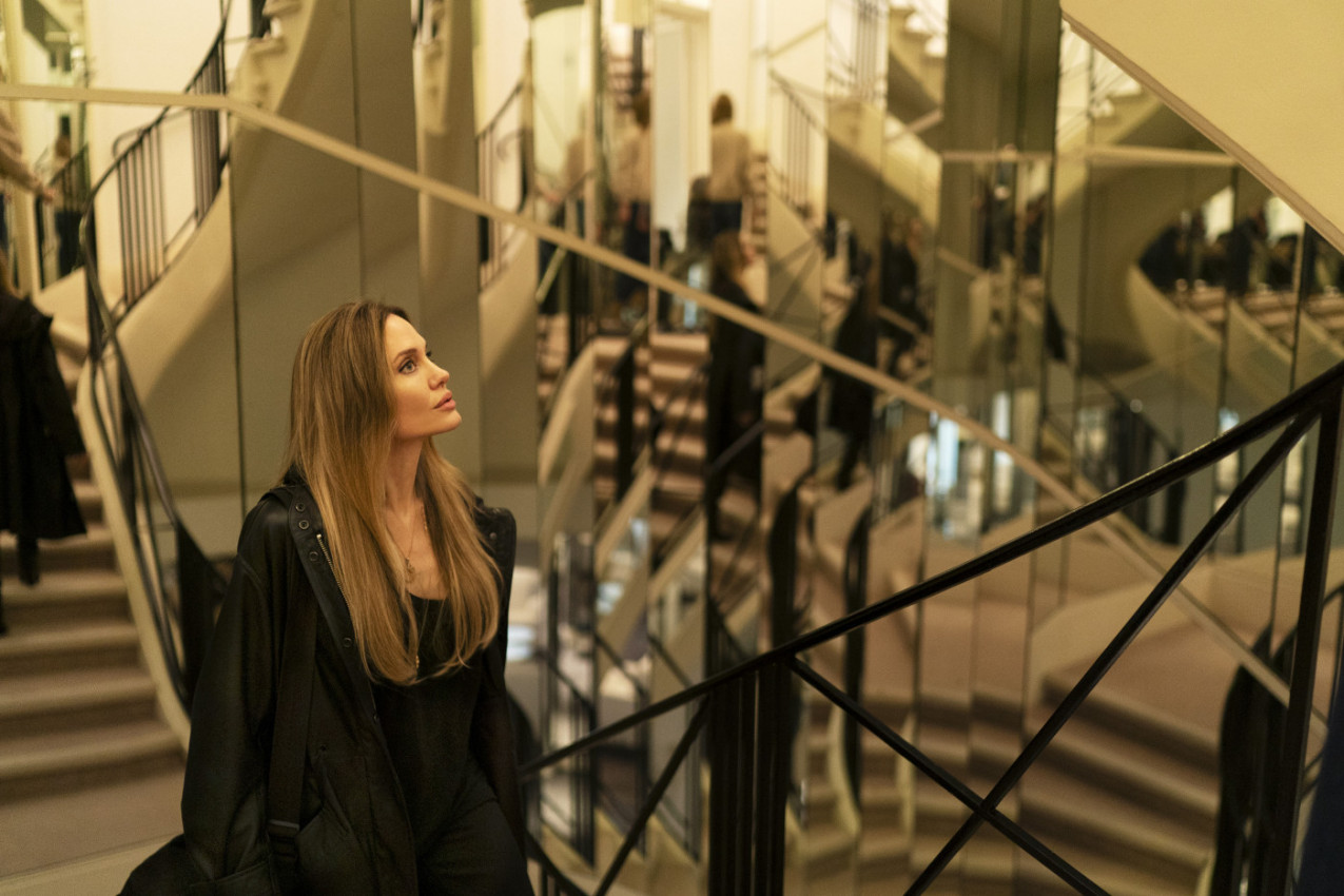 Novi film sa ANĐELINOM DŽOLI  u glavnoj ulozi: "COUTURE" 8. marta na velikom bioskopskom platnu