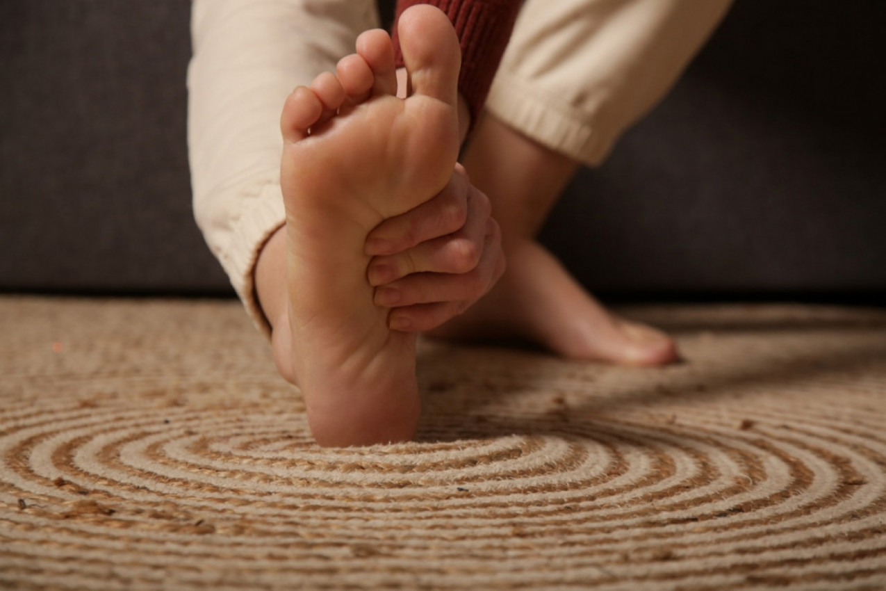 Kada stopala "GORE": Ovo može da bude SIGNAL ozbiljnih zdravstvenih problema koji ne smete da ignorišete