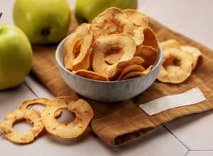 Zaboravite kupovni, ovaj ČIPS od jabuka nestaje za 5 minuta - probajte i shvatićete zašto!