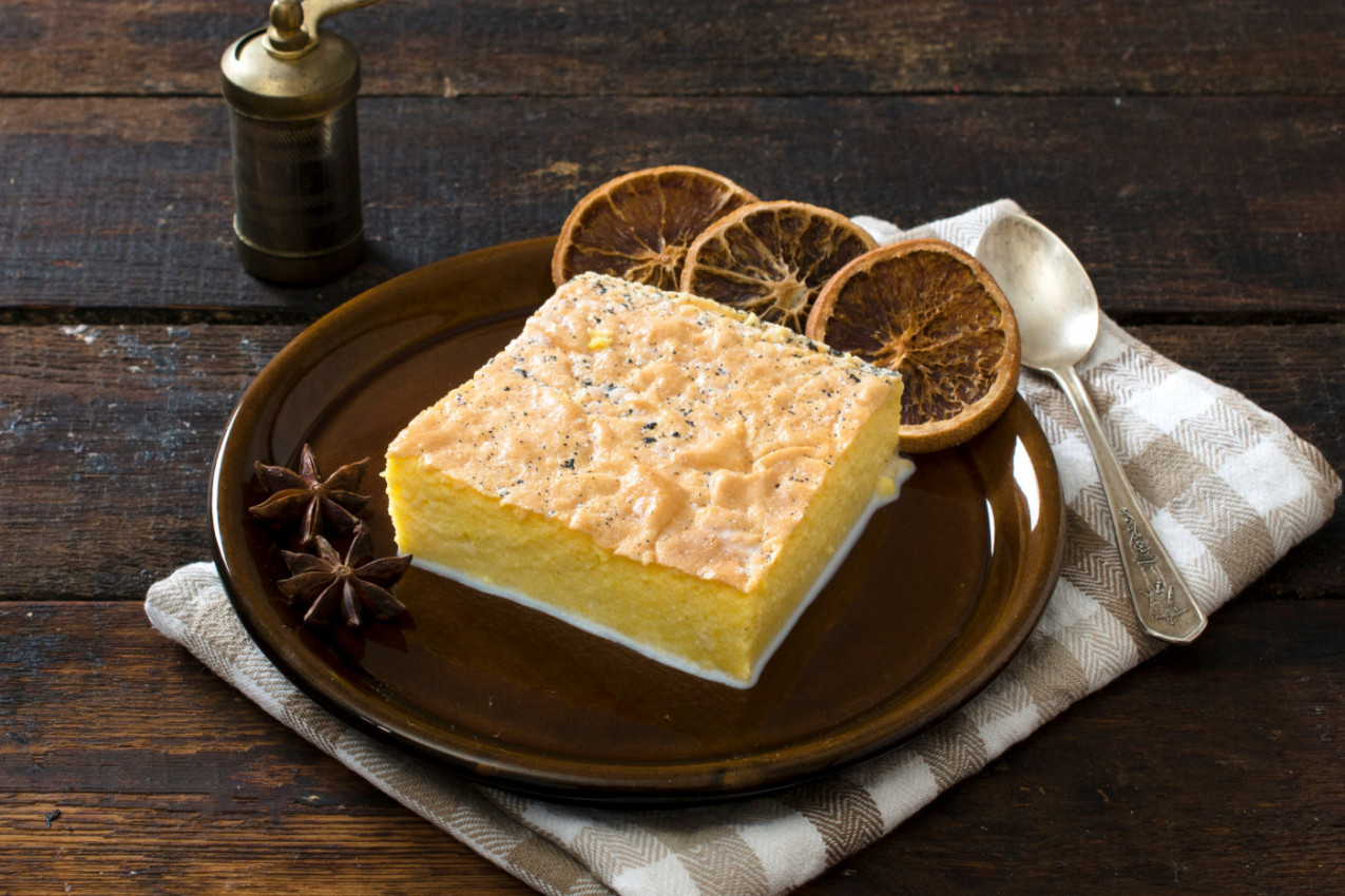 Starinski kolač koji svi obožavaju: Recept za mekani KOH SA GRIZOM koji uspeva svaki put