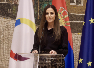 TAMARA VUČIĆ još jednom zadala modnu lekciju: Najelegantnija čipkana suknja koja je glavni hit ovog proleća (FOTO)