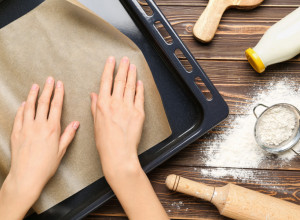 Papir za pečenje: Omiljeni kuhinjski trik koji može da bude rizičan ako ga koristite pogrešno