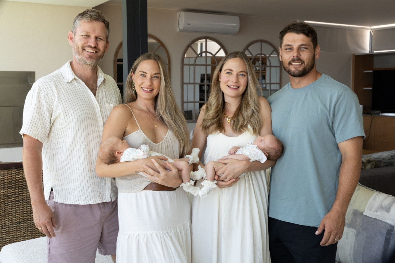 Kad SUDBINA umeša prste: Identične BLIZNAKINJE na svoj rođendan rodile devojčice u istoj bolnici! (GALERIJA)