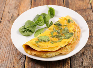 Dodajte ovu namirnicu u jaja: Pomaže protiv NADUTOSTI, a doprinosi i TOPLJENJU masnih naslaga