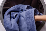 Ako ubacite samo jedan PEŠKIR u mašinu za sušenje, možete SMANJITI RAČUN za struju - trik koji većina ne zna