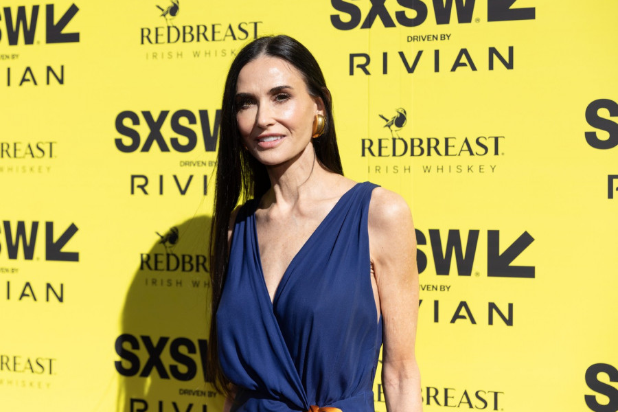 Svi ZAPANJENO gledaju u figuru DEMI MUR i ne veruju: Komentari na mrežama ne prestaju - pominje se lek za MRŠAVLJENJE