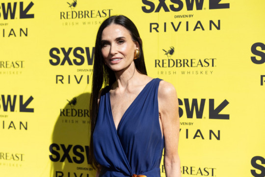 Svi ZAPANJENO gledaju u figuru DEMI MUR i ne veruju: Komentari na mrežama ne prestaju - pominje se lek za MRŠAVLJENJE