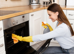 RERNA će blistati i bez ribanja: Ovi jeftini TRIKOVI skidaju i najtvrdokorniju MASNOĆU