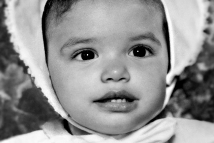 Smatrali su da je ružna kao mala, a danas je jedna od najlepših žena na svetu: Na pragu 6. decenije GRMI KAKO IZGLEDA!