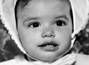 Smatrali su da je bila ružna kao mala, a danas je jedna od najlepših žena na svetu: Na pragu 6. decenije GRMI KAKO IZGLEDA!