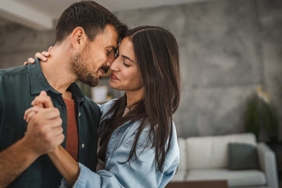 Ove NAVIKE čine vas PARTNERKOM koju muškarac ne želi da izgubi