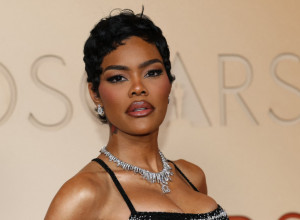 Perje, providna haljina i 60 karata dijamanata: TEJANA TEJLOR napravila spektakl na crvenom tepihu Oskara (GALERIJA)