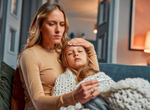 Oprez, roditelji: Lekar otkriva kada temperatura, kašalj i udarac u glavu kod dece nisu bezazleni