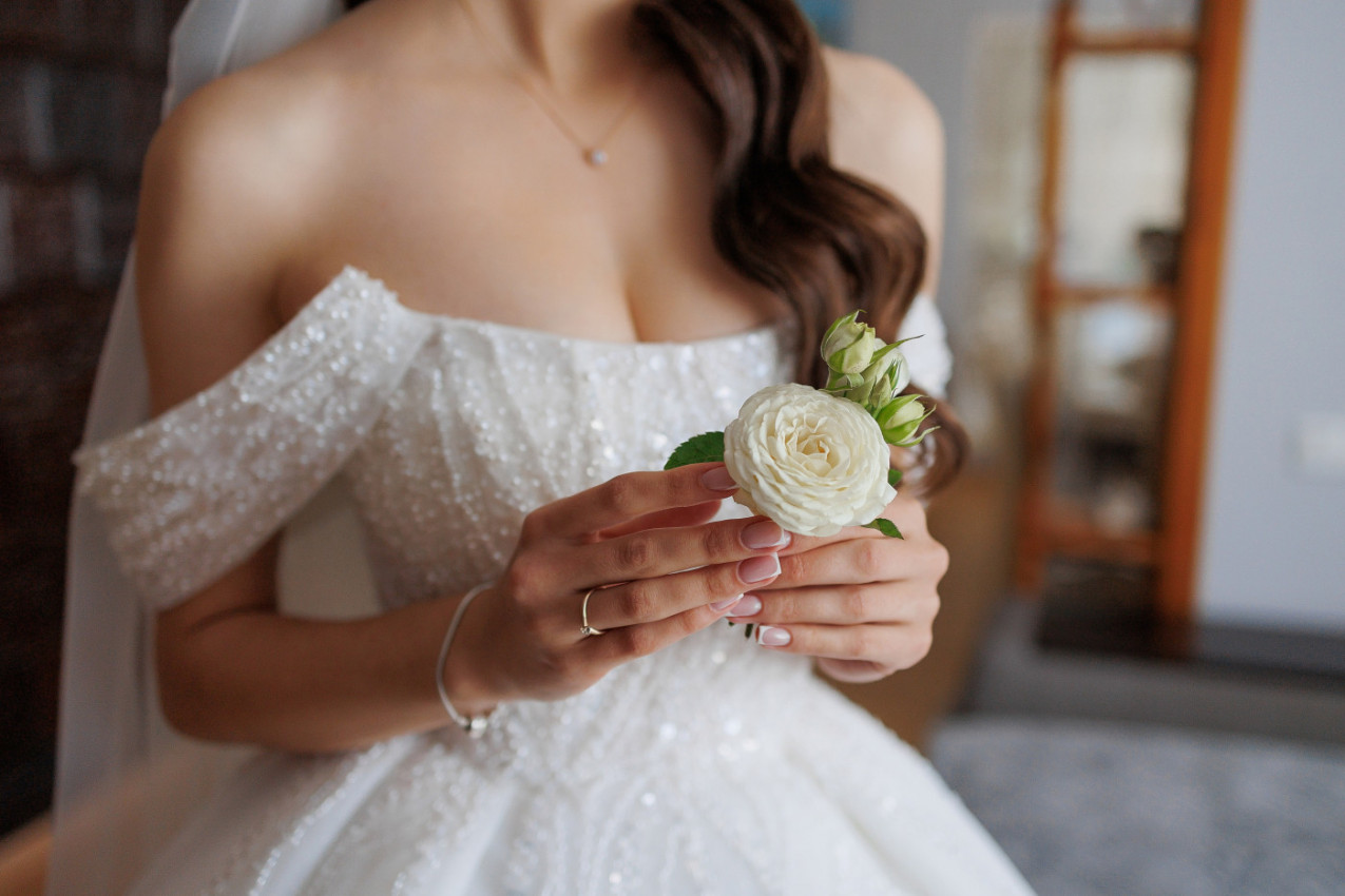 KUMA se porađala istog dana kada je trebalo da stoji uz mladu: Ono što je ova nevesta učinila sve je ganulo do suza! (VIDEO)