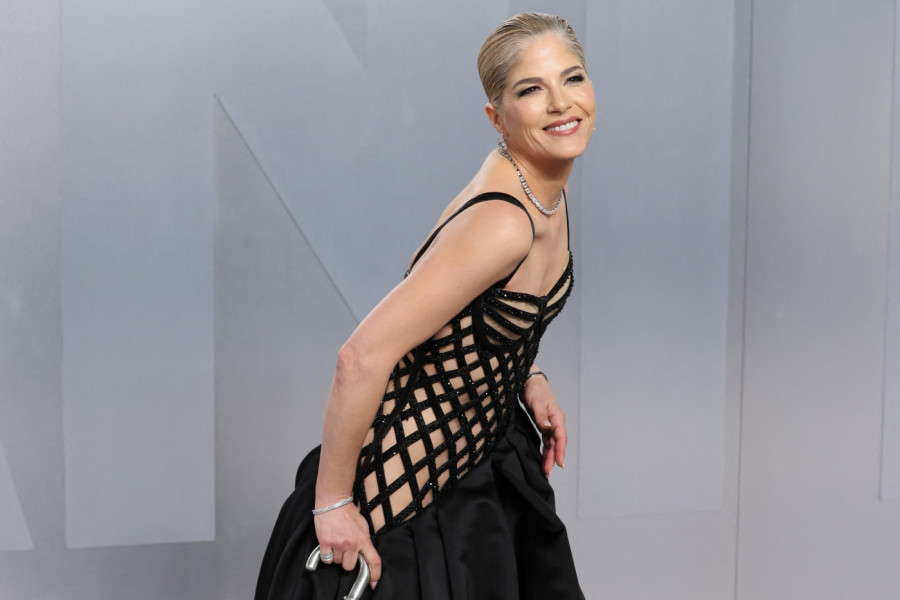 Svi su gledali u njen štap kao modni detalj, a iza osmeha SELME BLER krije se tužna istina: Teško je biti invalid u Holivudu! (GALERIJA)