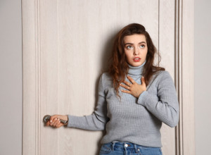 Preselila se u staru porodičnu kuću i svake noći čula KORAKE po tavanu: Nikako se nije nadala onome što je zatekla