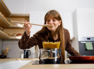 Jedan bakin trik sa varjačom može da spase vaš šporet od katastrofe! Evo šta treba da uradite