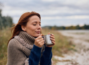 Boli vas grlo? Ne posežite odmah za lekovima - ova BILJKA je najbolja za to, a svi je već imamo kod kuće