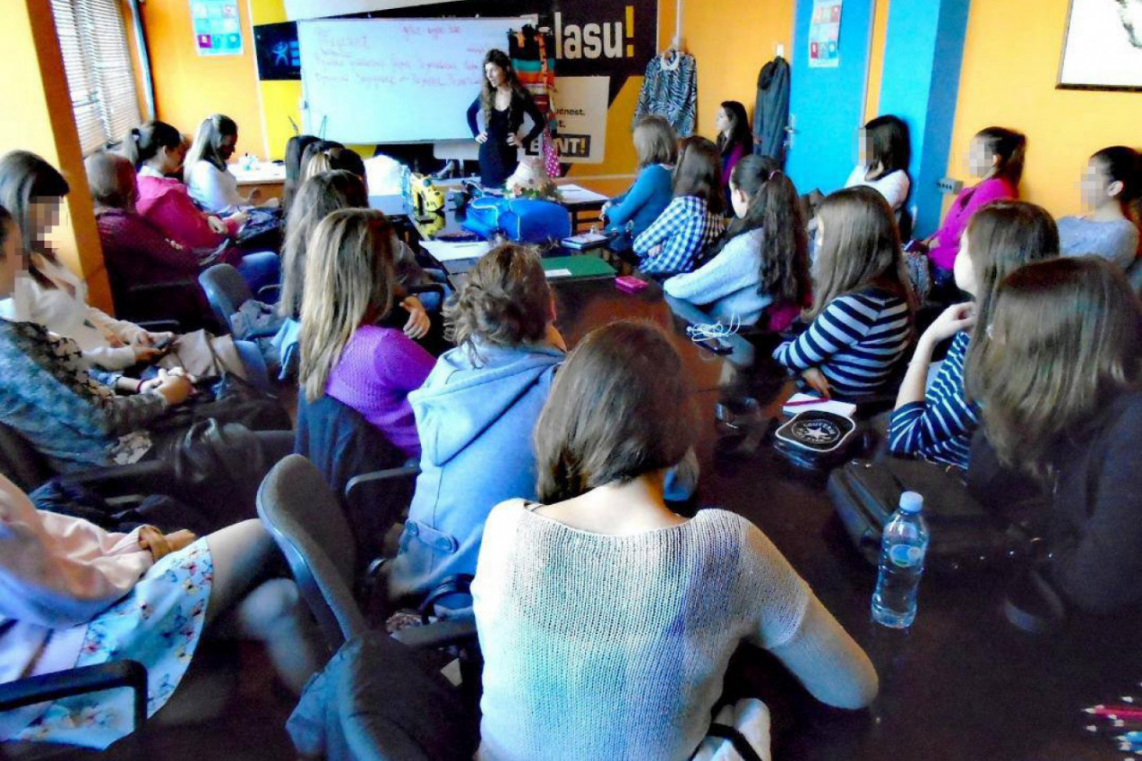 Kako BOJE, DODIR i ODEĆA mogu da vam pomognu da se osećate bolje svaki dan – male TAJNE velikih majstora koje otkriva Nina