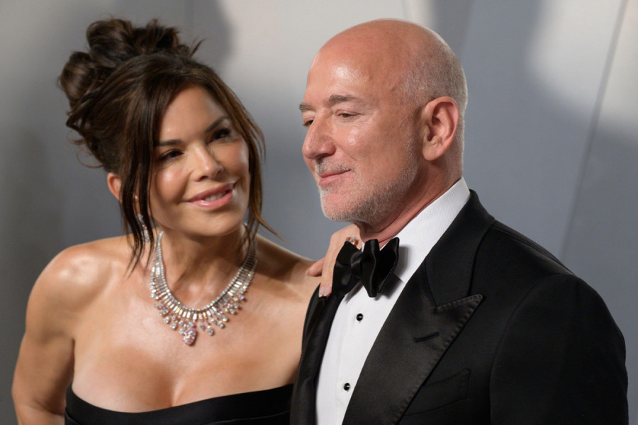 Samo jedan POGLED uhvaćen na crvenom tepihu zapalio mreže - da li je ovo KRAJ za Bezosa i Loren?