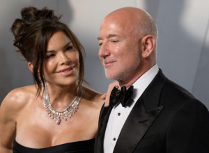 Samo jedan POGLED uhvaćen na crvenom tepihu zapalio mreže - da li je ovo KRAJ za Bezosa i Loren?