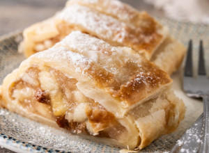 Jednostavno i brzo do starinske poslastice: ŠTRUDLA sa JABUKAMA uvek je omiljena na stolu