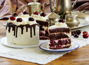 ŠVARCVALD torta: Sočne kore, višnje i čokolada - kombinacija kojoj niko ne može da odoli