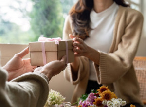 5 najboljih POKLONA za MLADENCE: Prvi je simboličan, a ne možete jeftinije od toga da prođete!