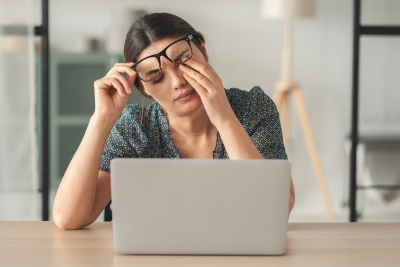 OČNI KAPAK vam danima TREPERI? Ovo nije bezazleno kako mislite - telo šalje signal koji ne treba ignorisati!