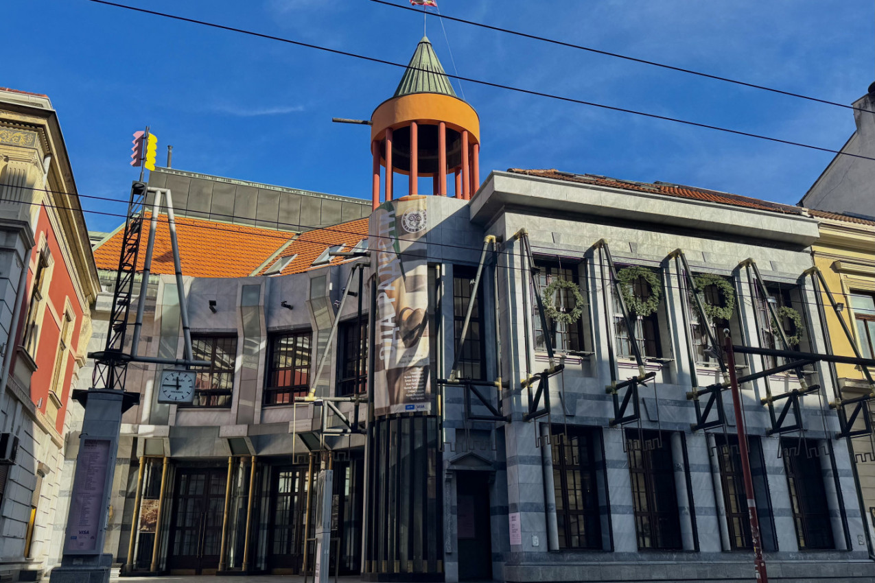 DAN I NOĆ U POZORIŠTU:  Iza kulisa ATELJEA 212