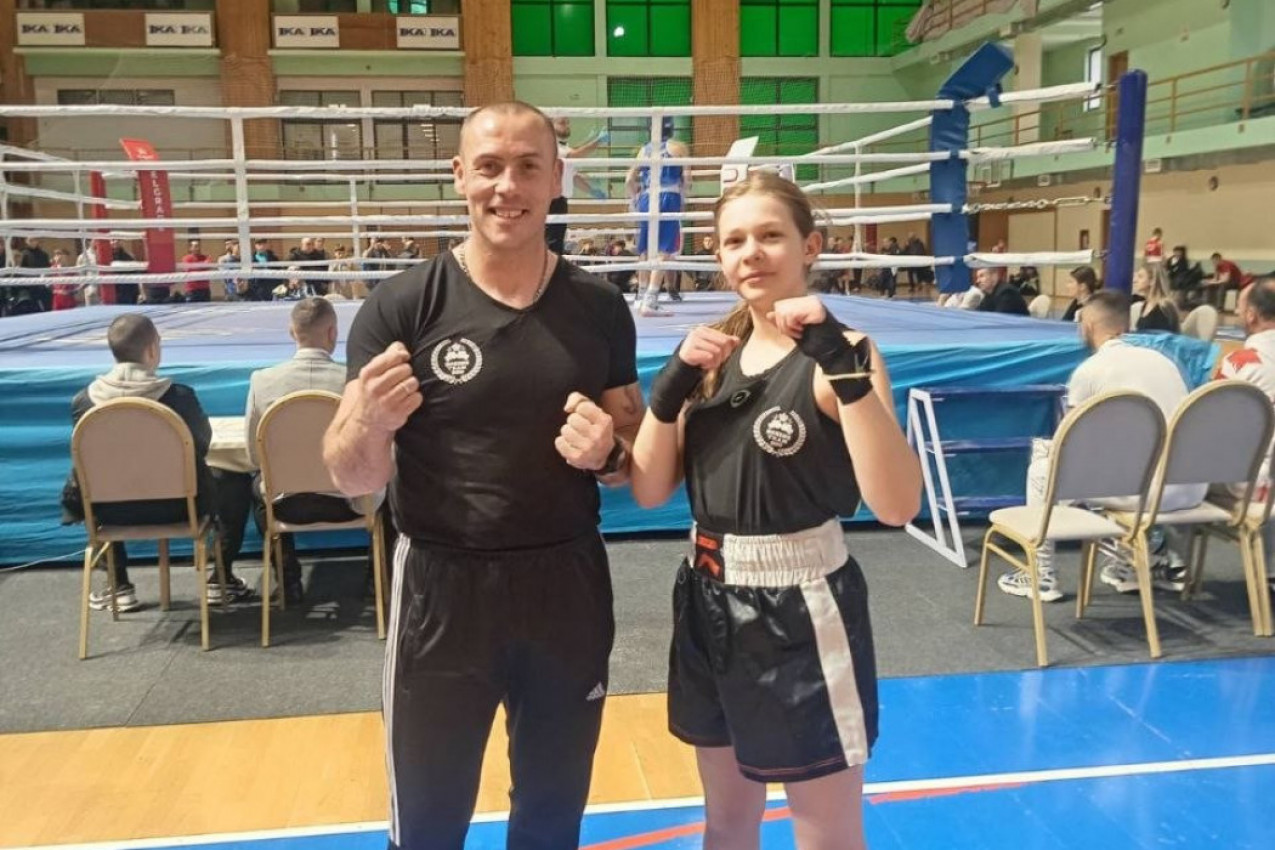 Zvezda serijala "Priče o pravim vrednostima" GRABI ka vrhu: ANASTASIJA JOVIĆ je vicešampionka Srbije u boksu!