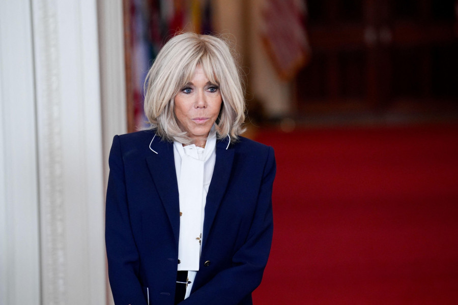 Ovako to rade Francuskinje: Brižit Makron u jednostavnom šik odelu pokazala šta znači pravi stil