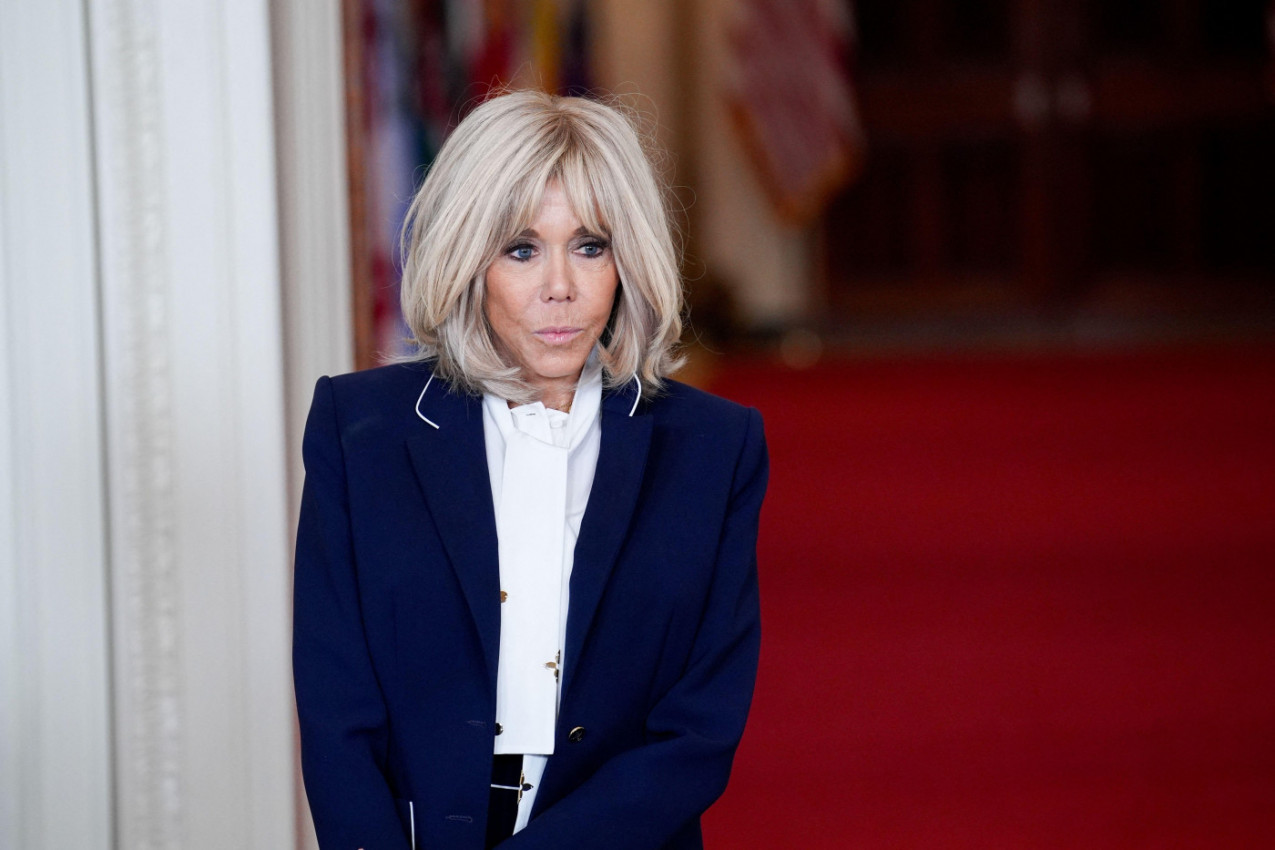 Ovako to rade Francuskinje: Brižit Makron u jednostavnom šik odelu pokazala šta znači pravi stil